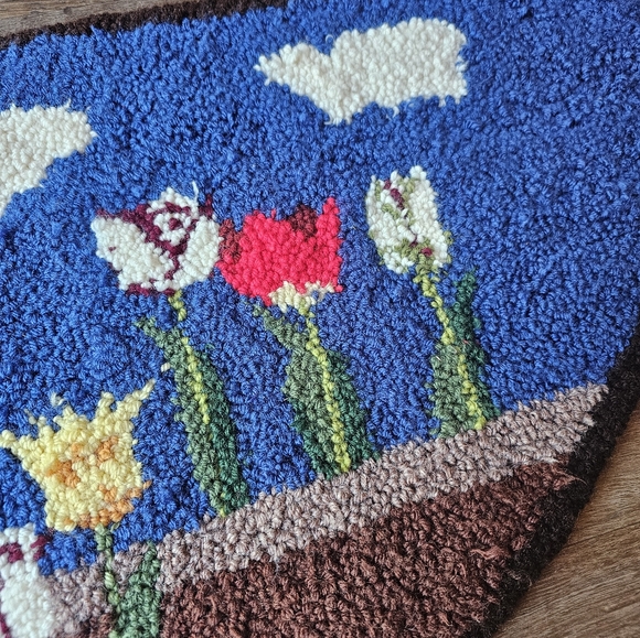 Vintage handmade rug, flower garden cottagecore half circle floor rug - Picture 8 of 13